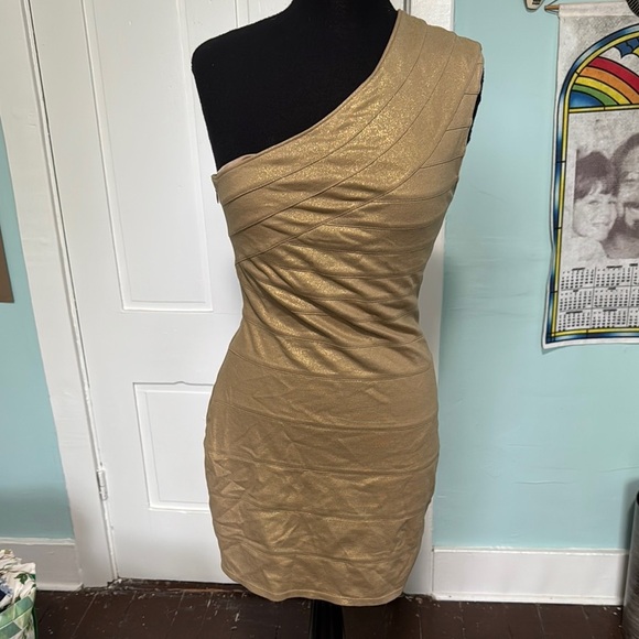EXPRESS Shimmery Gold One Shoulder Bandage Mini Dress NWOT $89 Size M - Picture 2 of 5